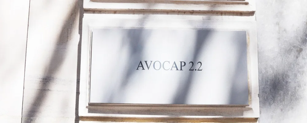 Avocap round table